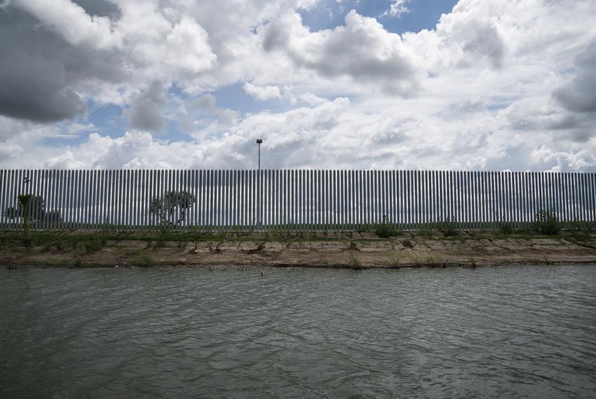 Privately funded border wall in Texas at risk of falling if it’s not fixed The Texas Tribune